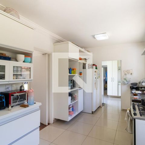 Casa de condomínio à venda com 1080m², 4 quartos e 6 vagasCozinha