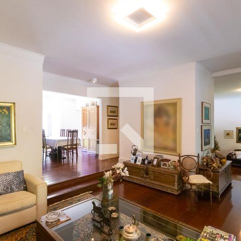 Casa de condomínio à venda com 1080m², 4 quartos e 6 vagasSala