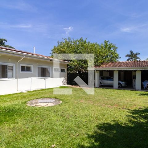 Casa de condomínio à venda com 1080m², 4 quartos e 6 vagasQuintal