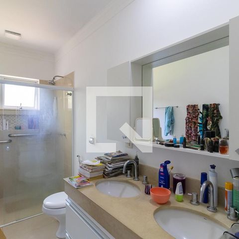 Casa de condomínio à venda com 1080m², 4 quartos e 6 vagasBanheiro da suíte 1