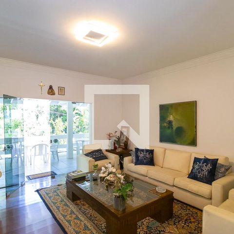 Casa de condomínio à venda com 1080m², 4 quartos e 6 vagasSala