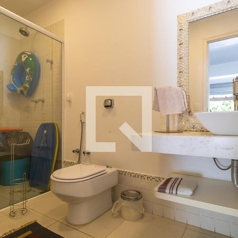 Casa de condomínio à venda com 1080m², 4 quartos e 6 vagasBanheiro da piscina