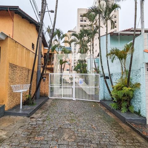 Casa de condomínio à venda com 169m², 3 quartos e 2 vagas Casa de condomínio à venda com 169m², 3 quartos e 2 vagasFachada