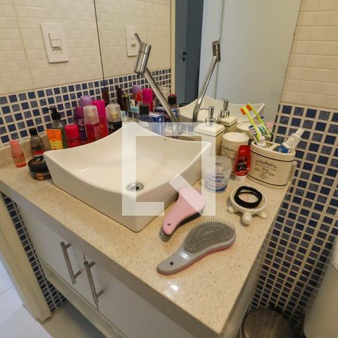 Apartamento à venda com 84m², 2 quartos e 1 vaga Apartamento à venda com 84m², 2 quartos e 1 vagaBanheiro