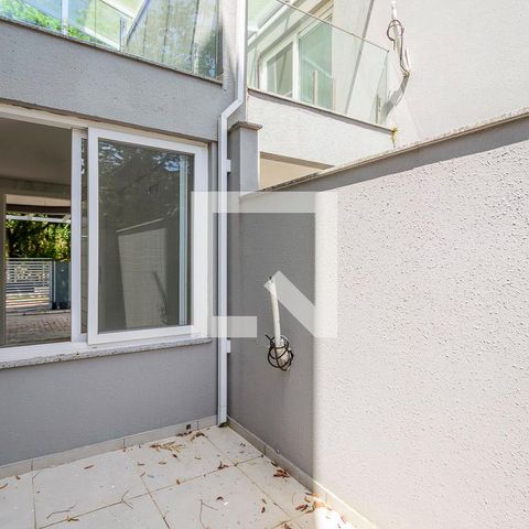 Casa de condomínio à venda com 325m², 4 quartos e 3 vagasQuintal