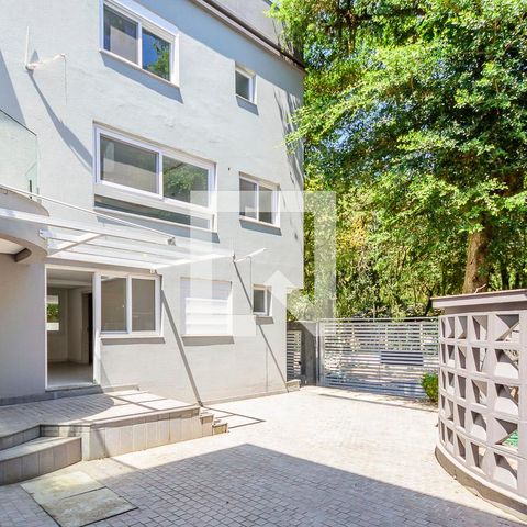 Casa de condomínio à venda com 325m², 4 quartos e 3 vagasEntrada
