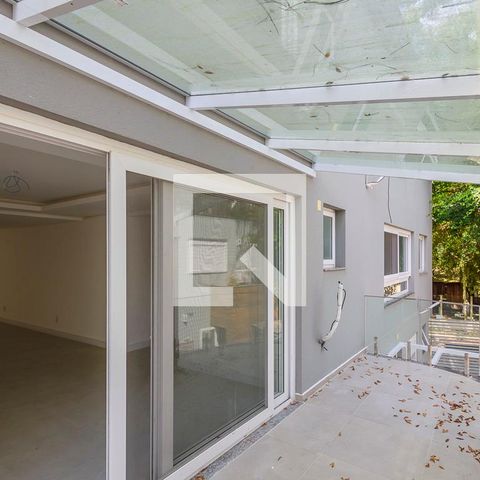 Casa de condomínio à venda com 325m², 4 quartos e 3 vagasVaranda