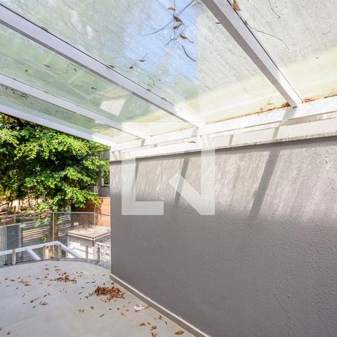 Casa de condomínio à venda com 325m², 4 quartos e 3 vagasVaranda