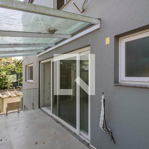Casa de condomínio à venda com 325m², 4 quartos e 3 vagasVaranda
