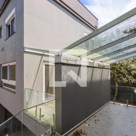 Casa de condomínio à venda com 325m², 4 quartos e 3 vagasVaranda