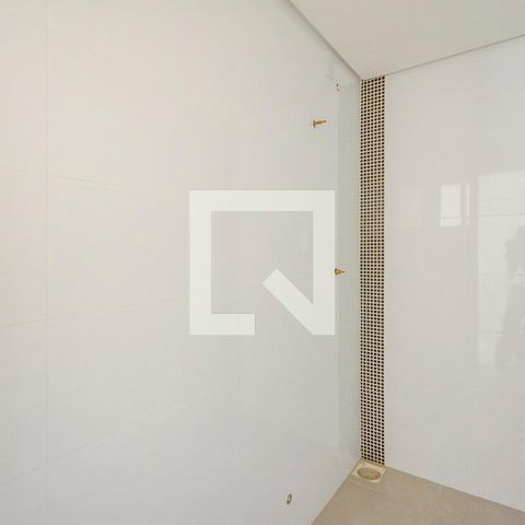 Casa de condomínio à venda com 325m², 4 quartos e 3 vagasBanheiro de serviço