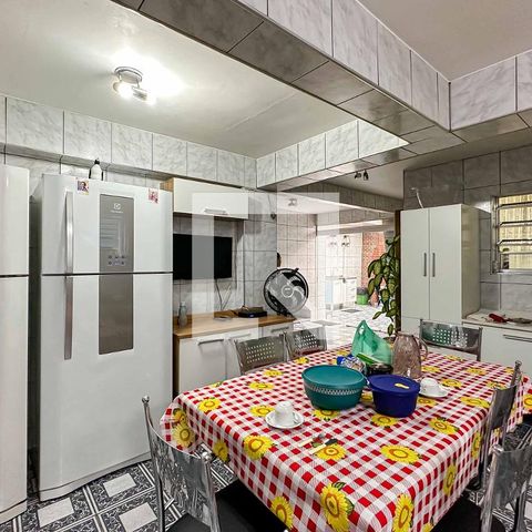 Casa para alugar com 430m², 5 quartos e 3 vagas Casa para alugar com 430m², 5 quartos e 3 vagasCozinha