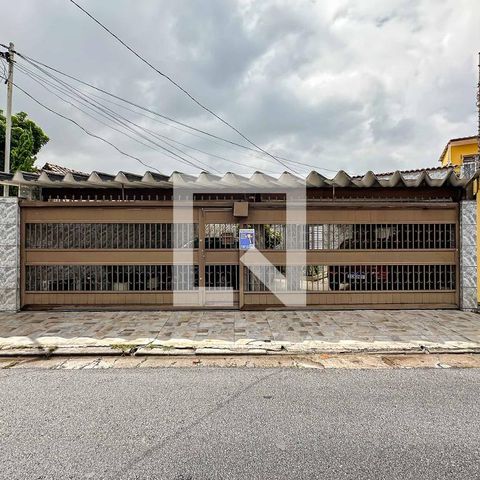 Casa para alugar com 430m², 5 quartos e 3 vagas Casa para alugar com 430m², 5 quartos e 3 vagasFachada