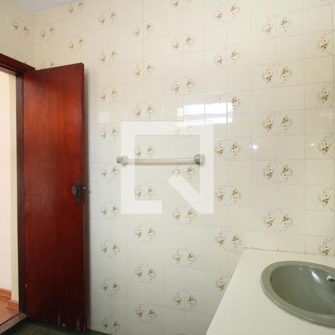 Casa à venda com 212m², 4 quartos e 4 vagasBanheiro da Suíte - Quarto 1 