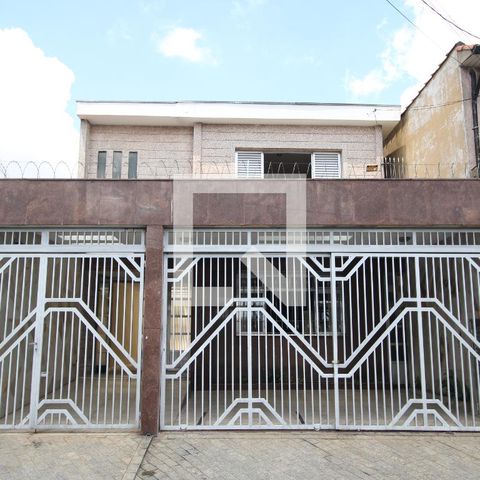 Casa à venda com 212m², 4 quartos e 4 vagasFachada