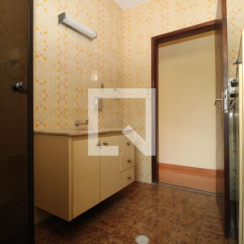 Casa à venda com 212m², 4 quartos e 4 vagasBanheiro