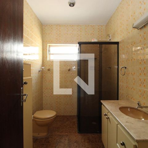 Casa à venda com 212m², 4 quartos e 4 vagasBanheiro