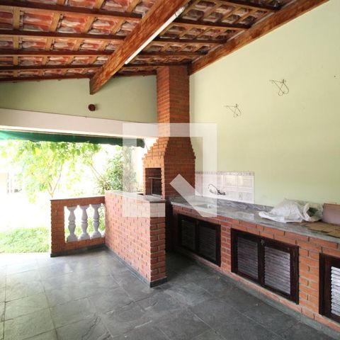Casa à venda com 212m², 4 quartos e 4 vagasChurrasqueira