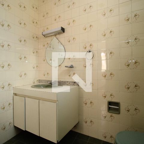 Casa à venda com 212m², 4 quartos e 4 vagasBanheiro da Suíte - Quarto 1 