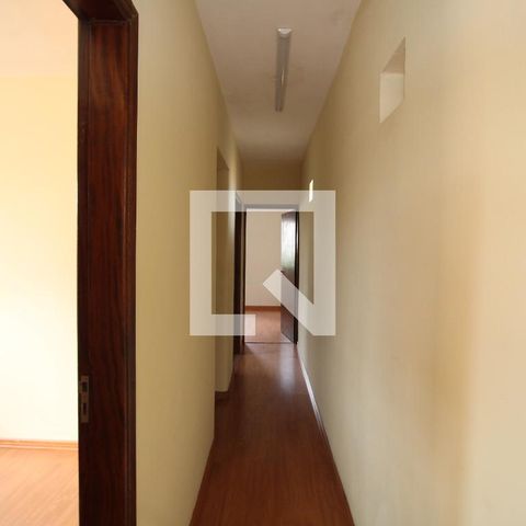Casa à venda com 212m², 4 quartos e 4 vagasCorredor