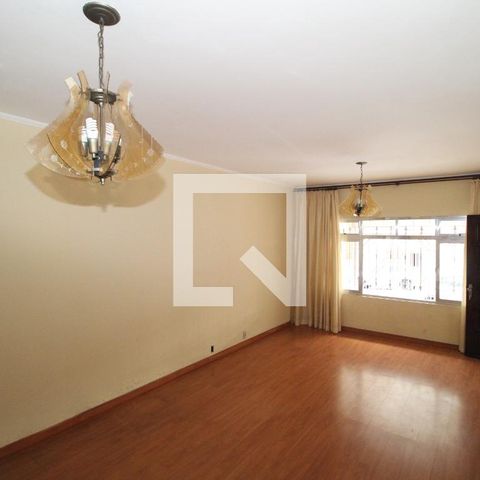 Casa à venda com 212m², 4 quartos e 4 vagasSala  