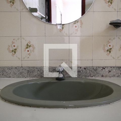 Casa à venda com 212m², 4 quartos e 4 vagasBanheiro da Suíte - Quarto 1 