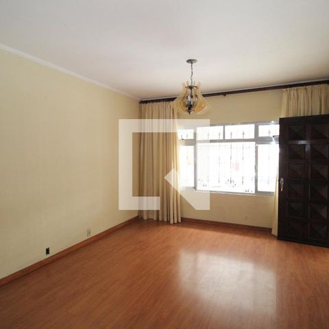 Casa à venda com 212m², 4 quartos e 4 vagasSala  