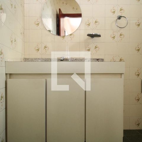 Casa à venda com 212m², 4 quartos e 4 vagasBanheiro da Suíte - Quarto 1 