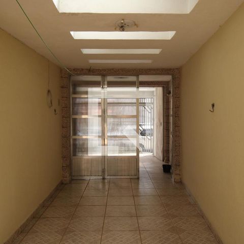 Casa à venda com 212m², 4 quartos e 4 vagasQuintal