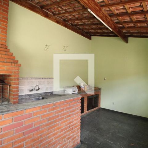 Casa à venda com 212m², 4 quartos e 4 vagasChurrasqueira