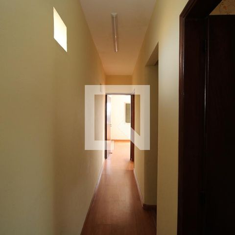 Casa à venda com 212m², 4 quartos e 4 vagasCorredor