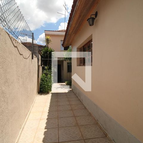 Casa à venda com 212m², 4 quartos e 4 vagasQuintal