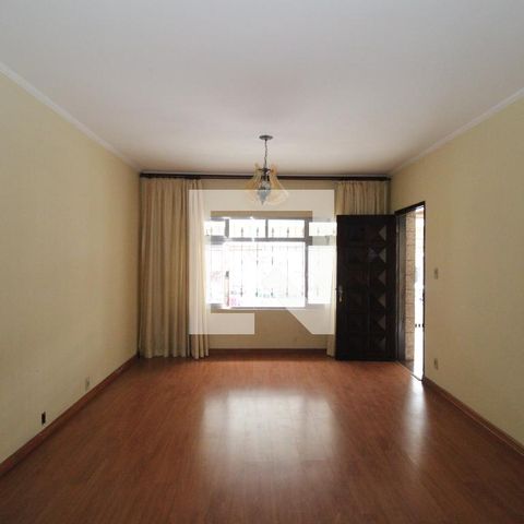 Casa à venda com 212m², 4 quartos e 4 vagasSala  