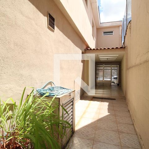 Casa à venda com 212m², 4 quartos e 4 vagasQuintal
