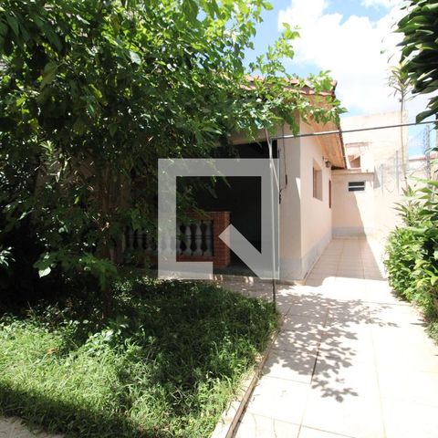 Casa à venda com 212m², 4 quartos e 4 vagasQuintal