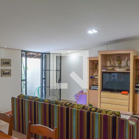 Casa à venda com 280m², 4 quartos e 3 vagasSala de TV