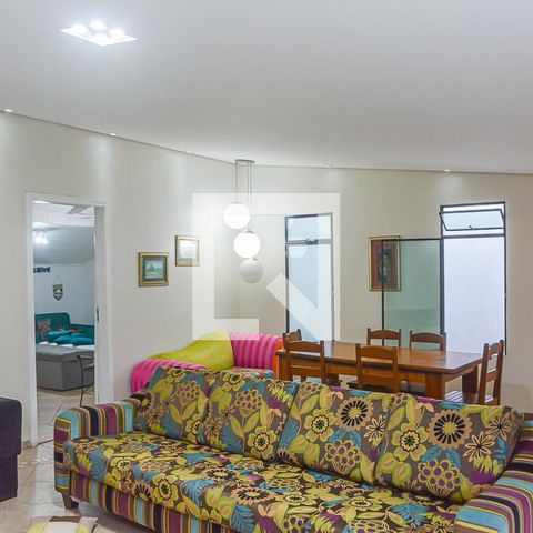 Casa à venda com 280m², 4 quartos e 3 vagasSala de TV