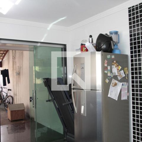 Casa à venda com 170m², 3 quartos e 6 vagascozinha