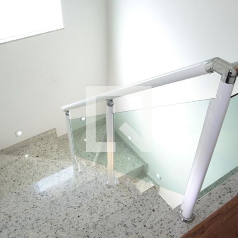 Casa à venda com 170m², 3 quartos e 6 vagasescada