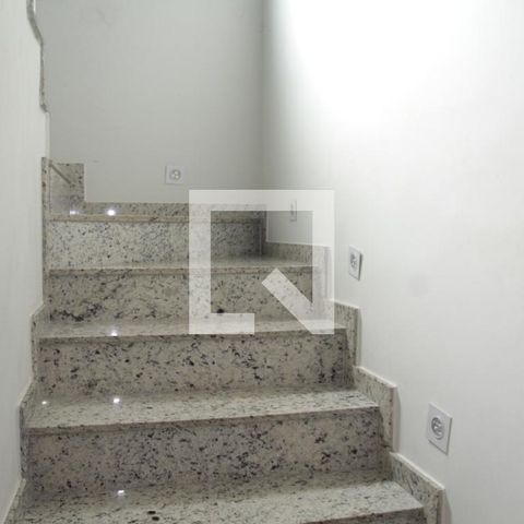 Casa à venda com 170m², 3 quartos e 6 vagasescada