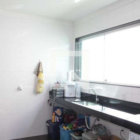 Casa à venda com 170m², 3 quartos e 6 vagascozinha