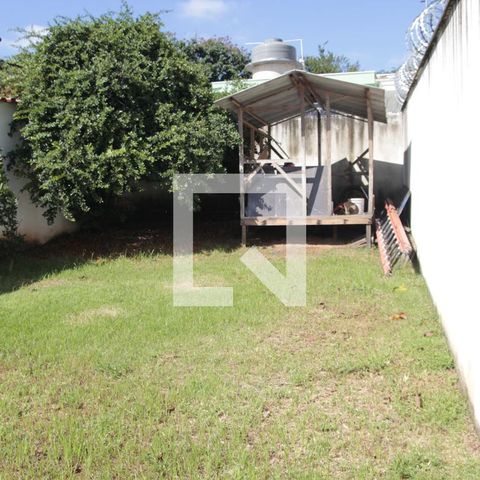 Casa à venda com 170m², 3 quartos e 6 vagasquintal