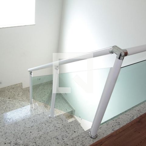 Casa à venda com 170m², 3 quartos e 6 vagasescada