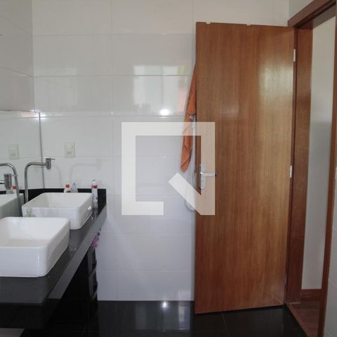 Casa à venda com 170m², 3 quartos e 6 vagasbanheiro da suite