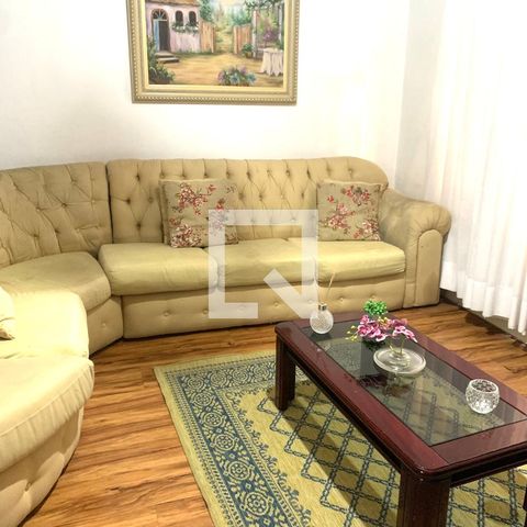 Casa à venda com 140m², 3 quartos e 2 vagas Casa à venda com 140m², 3 quartos e 2 vagasSala