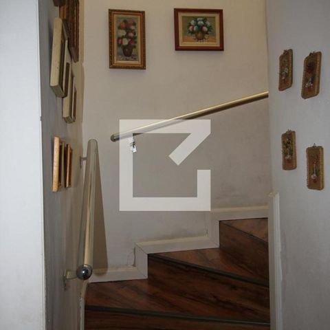 Casa à venda com 140m², 3 quartos e 2 vagasEscada