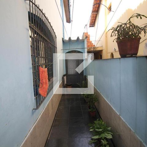 Casa à venda com 140m², 3 quartos e 2 vagasCorredor externo