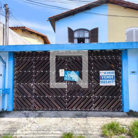 Casa à venda com 140m², 3 quartos e 2 vagas Casa à venda com 140m², 3 quartos e 2 vagasFachada da casa