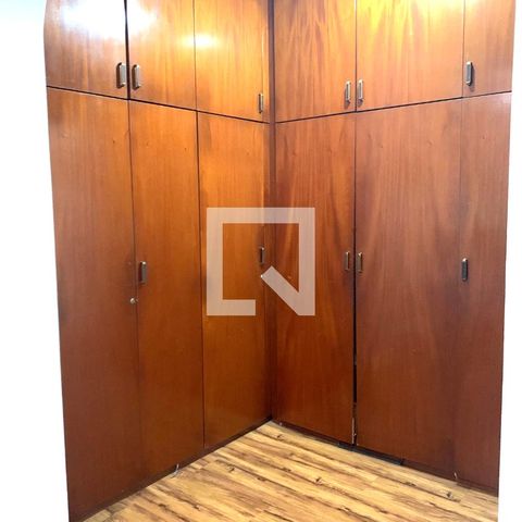 Casa à venda com 140m², 3 quartos e 2 vagas Casa à venda com 140m², 3 quartos e 2 vagasCloset