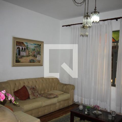 Casa à venda com 140m², 3 quartos e 2 vagasSala